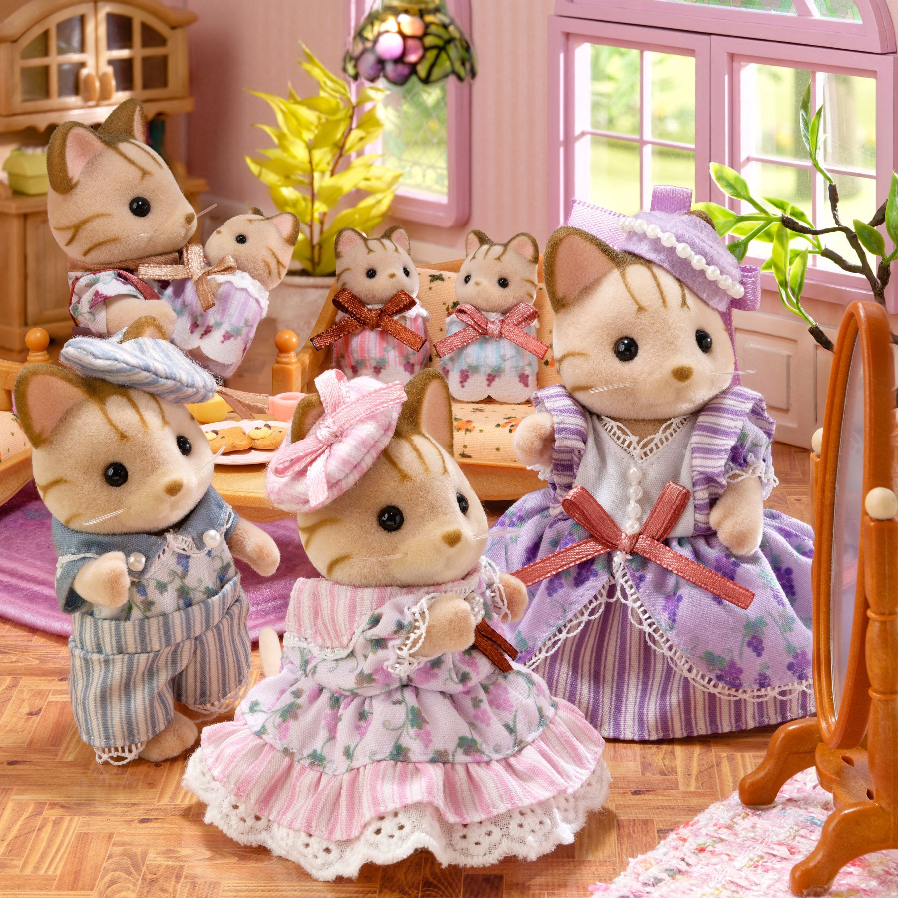 Set Elegan Keluarga Kucing Berjalur